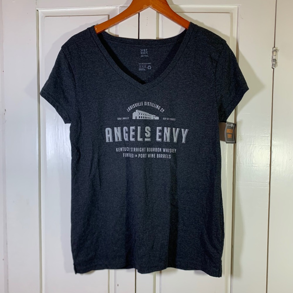 District‎ Re-Tee Angels Envy Bourbon Whiskey Womens V-Neck T-Shirt Medium